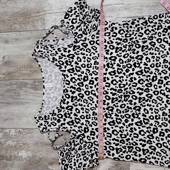 Cold Shoulder Leopard Print Top - Picture 7 of 8